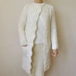 Prosty, elegancki sweter handmade, płaszcz robiony na drutach