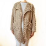 Asymetryczny, elegancki sweter kardigan handmade, robiony na drutach nude