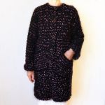 Prosty, elegancki sweter handmade, robiony na drutach
